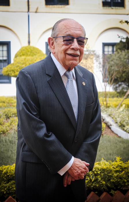 Dr. Darío Cadena Rey